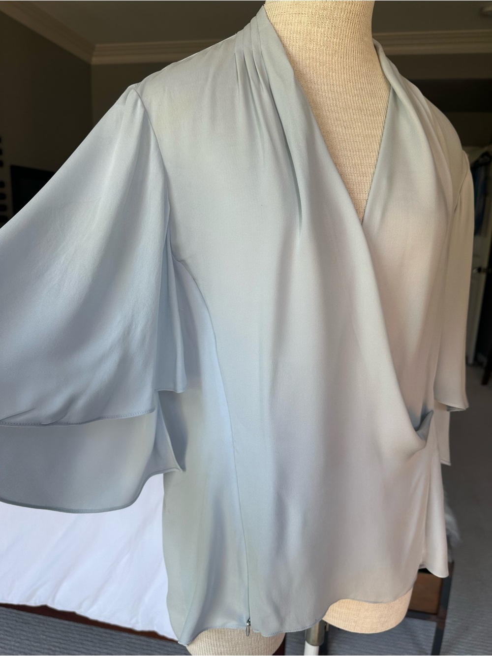 Elie Tahari Pale Blue Draped V-Neck Flutter Sleeve Silk Blouse, size large - Picture 4 of 17